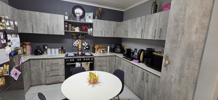 4 Bedroom Property for Sale in Carters Glen Northern Cape